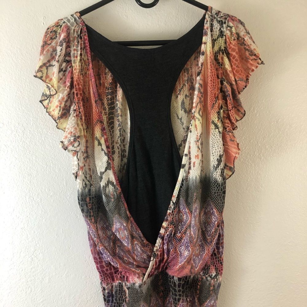 Love Rocks Ruffle Sleeves open back size L - Picture 5 of 6